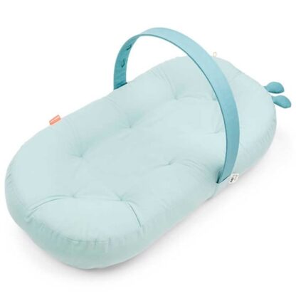 Done by Deer Cozy Lounger M/Aktivitetsbue Raffi Blue - DonebyDeer